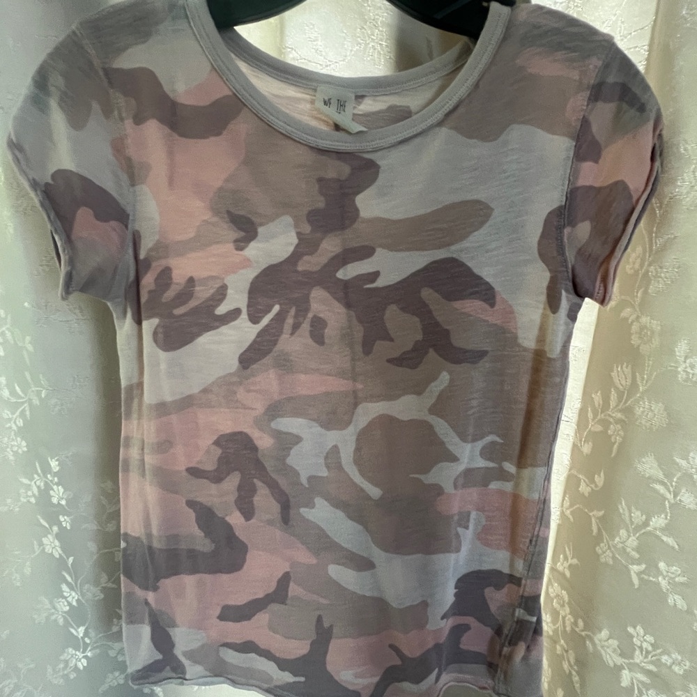 Free People-We The Free-pink camo short sleeve tee-XS-EUC!